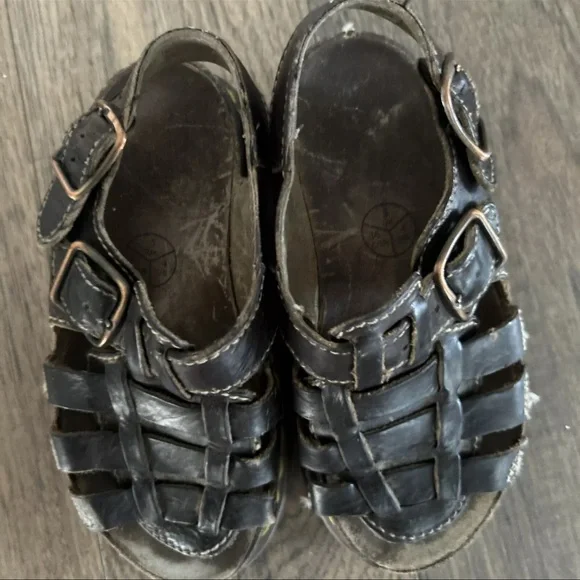 Dr. Martens Fisherman Sandals - Picture 5 of 5